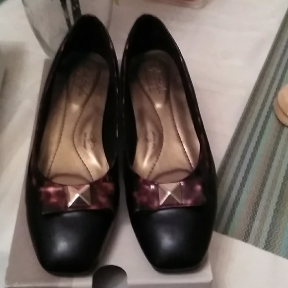 Soft Style/ Hushpuppies Company Shoes - Shoes